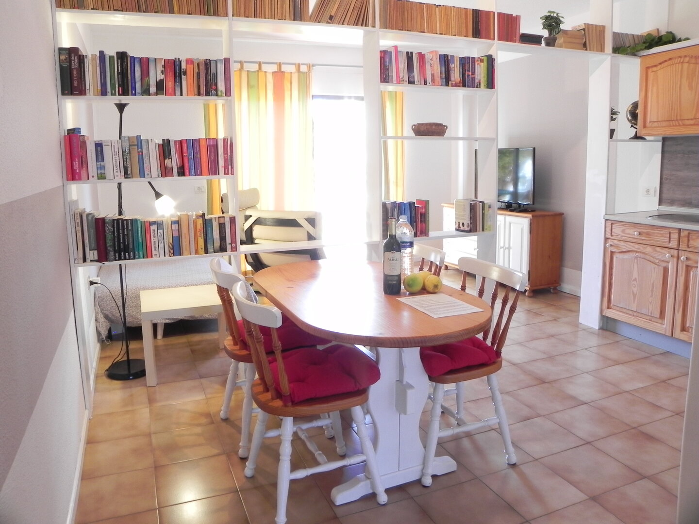 Apartamento 1 - Salón con Biblioteca